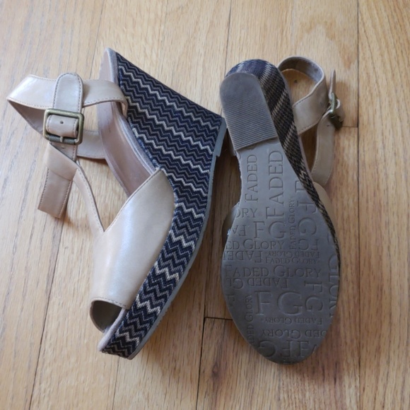 Sandals - Picture 3 of 4